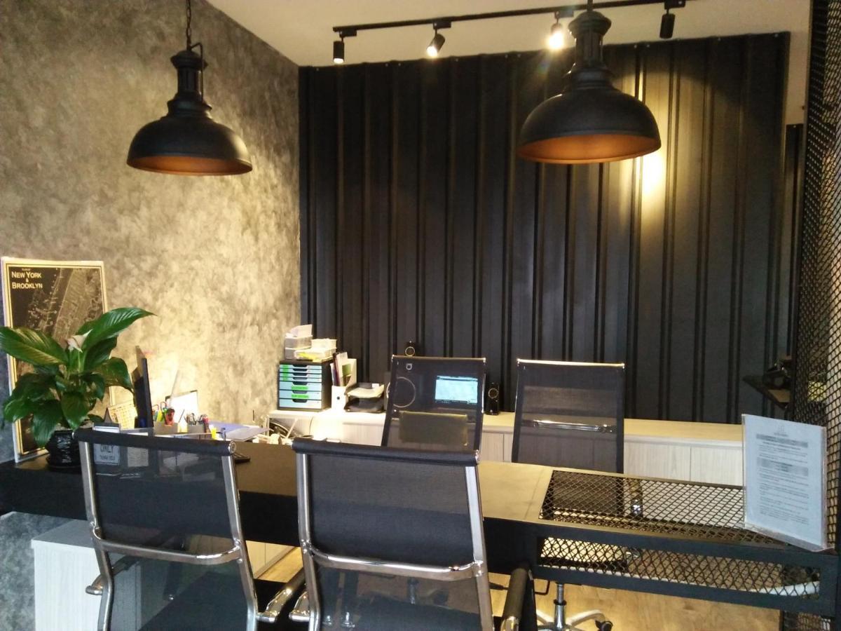 68 Boutique Hotel Sitiawan Bagian luar foto